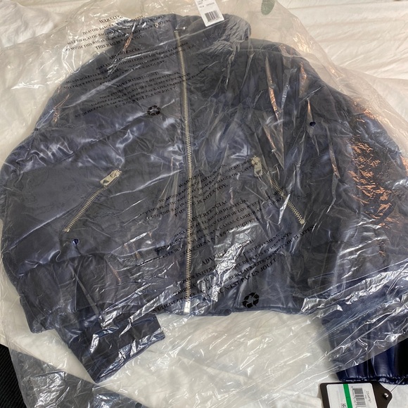 Guess puffer Jacket - Picture 3 of 8